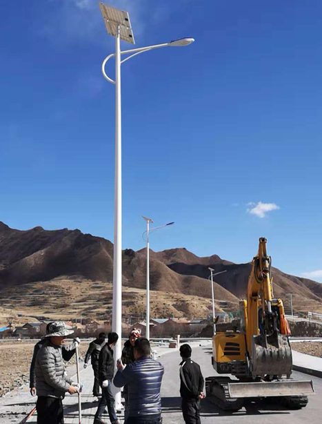 甘南碌曲10米库尔勒太阳能路灯项目